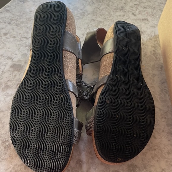 Taos Trulie Dark Grey Sandals - Picture 5 of 5